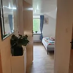 Hostello Airport - Przytulne Pokoje, Ogrod, Grill, W Pelni Wyposazona Kuchnia 호스텔