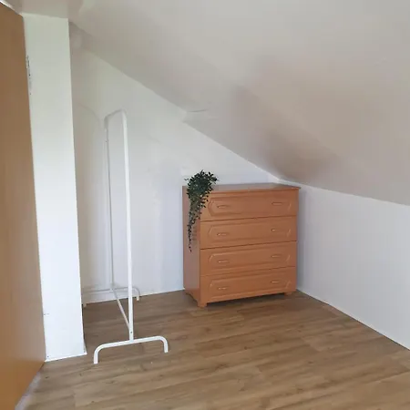 Ostello Hostello Airport - Przytulne Pokoje, Ogrod, Grill, W Pelni Wyposazona Kuchnia Breslavia