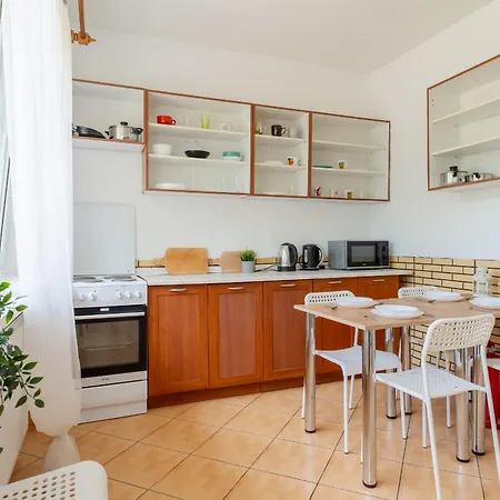 Hostello Airport - Przytulne Pokoje, Ogrod, Grill, W Pelni Wyposazona Kuchnia *