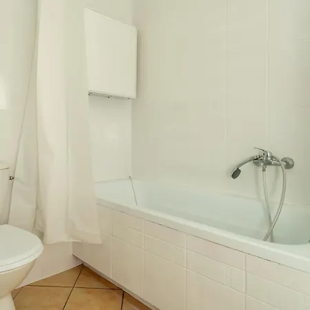 Hostello Airport - Przytulne Pokoje, Ogrod, Grill, W Pelni Wyposazona Kuchnia Ostello Breslavia