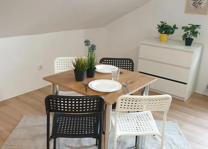 Hostello Airport - Przytulne Pokoje, Ogrod, Grill, W Pelni Wyposazona Kuchnia