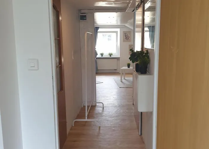 Hostello Airport - Przytulne Pokoje, Ogrod, Grill, W Pelni Wyposazona Kuchnia Vratislav