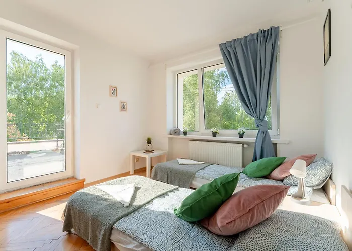 Hostello Airport - Przytulne Pokoje, Ogrod, Grill, W Pelni Wyposazona Kuchnia Hostel *