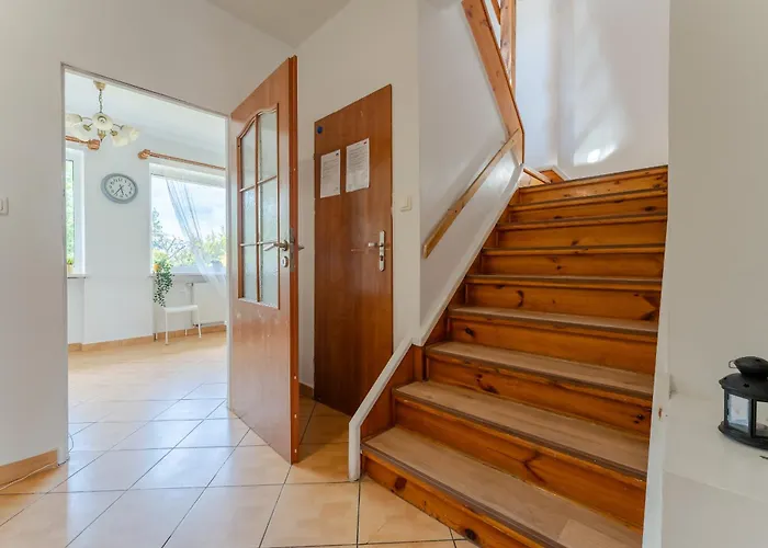 Hostel Hostello Airport - Przytulne Pokoje, Ogrod, Grill, W Pelni Wyposazona Kuchnia Vratislav