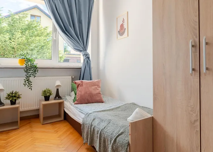 Hostello Airport - Przytulne Pokoje, Ogrod, Grill, W Pelni Wyposazona Kuchnia * Vratislav