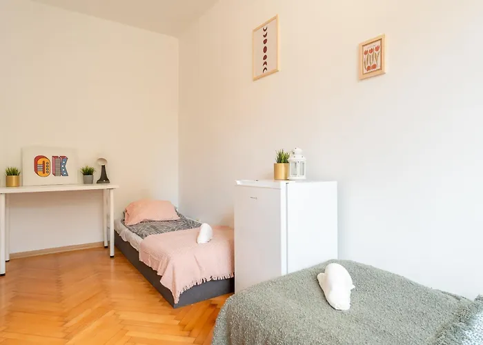 Hostello Airport - Przytulne Pokoje, Ogrod, Grill, W Pelni Wyposazona Kuchnia * Vratislav