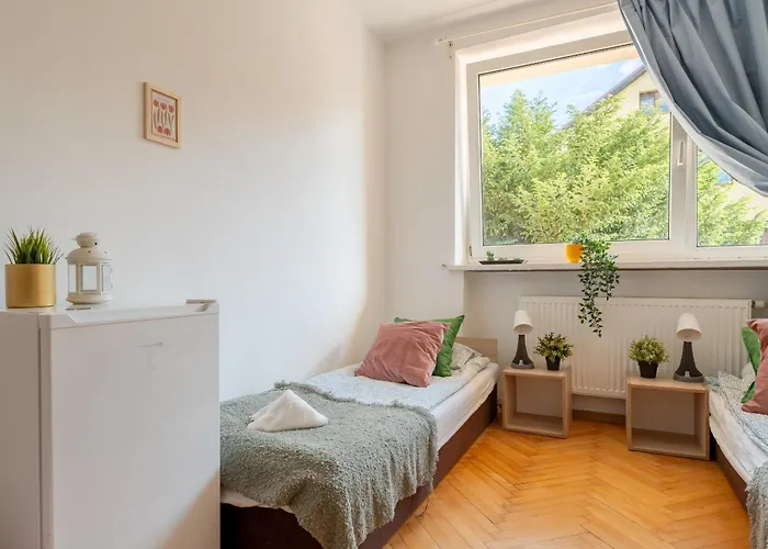 Hostel Hostello Airport - Przytulne Pokoje, Ogrod, Grill, W Pelni Wyposazona Kuchnia *