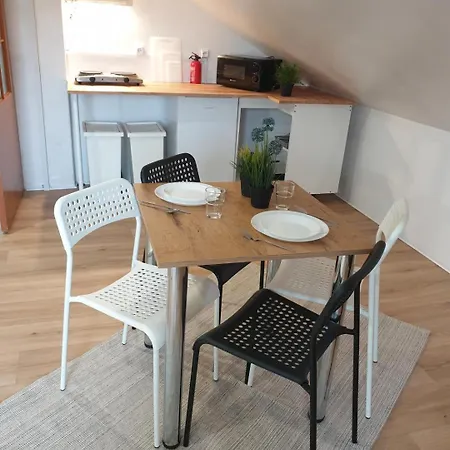 Hostello Airport - Przytulne Pokoje, Ogrod, Grill, W Pelni Wyposazona Kuchnia ヴロツワフ