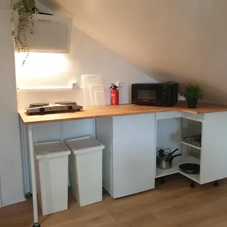 Hostello Airport - Przytulne Pokoje, Ogrod, Grill, W Pelni Wyposazona Kuchnia * ヴロツワフ