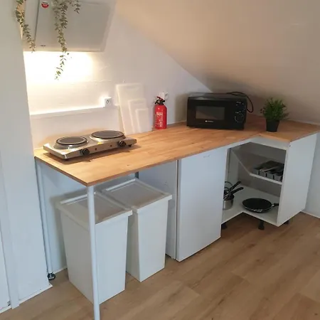 Hostello Airport - Przytulne Pokoje, Ogrod, Grill, W Pelni Wyposazona Kuchnia 호스텔 브로츠와프