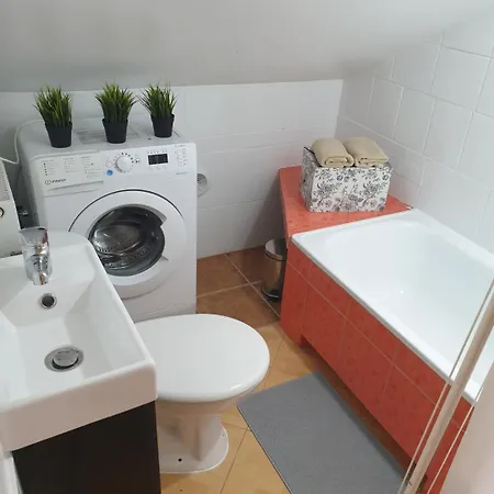 Hostello Airport - Przytulne Pokoje, Ogrod, Grill, W Pelni Wyposazona Kuchnia * ヴロツワフ