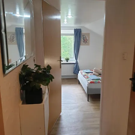 Hostello Airport - Przytulne Pokoje, Ogrod, Grill, W Pelni Wyposazona Kuchnia Hostel