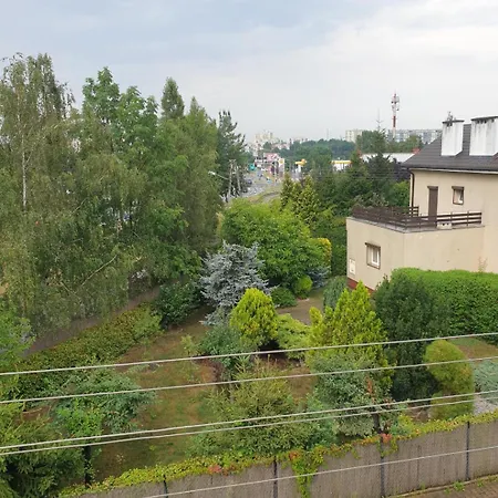 ホステル Hostello Airport - Przytulne Pokoje, Ogrod, Grill, W Pelni Wyposazona Kuchnia *