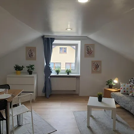 ホステル Hostello Airport - Przytulne Pokoje, Ogrod, Grill, W Pelni Wyposazona Kuchnia ヴロツワフ