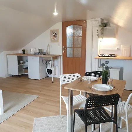 Hostello Airport - Przytulne Pokoje, Ogrod, Grill, W Pelni Wyposazona Kuchnia 호스텔