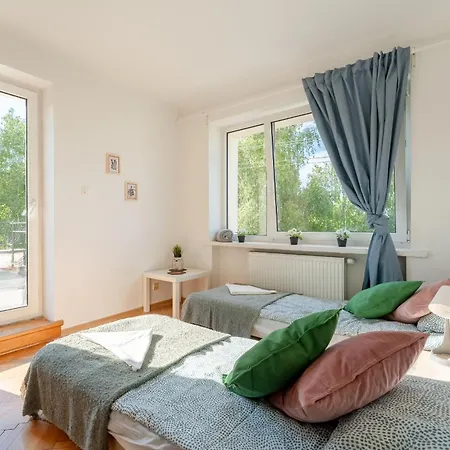 Hostello Airport - Przytulne Pokoje, Ogrod, Grill, W Pelni Wyposazona Kuchnia 호스텔 *