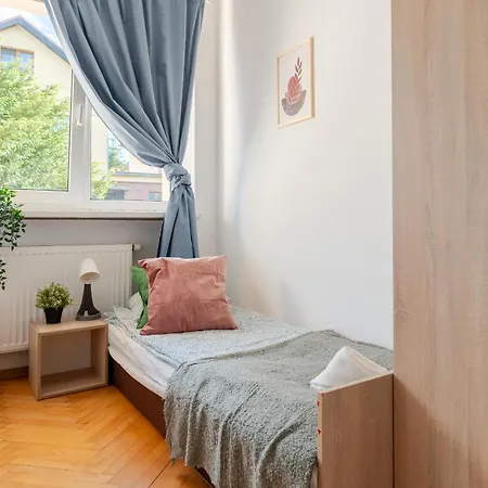 Hostello Airport - Przytulne Pokoje, Ogrod, Grill, W Pelni Wyposazona Kuchnia * ヴロツワフ