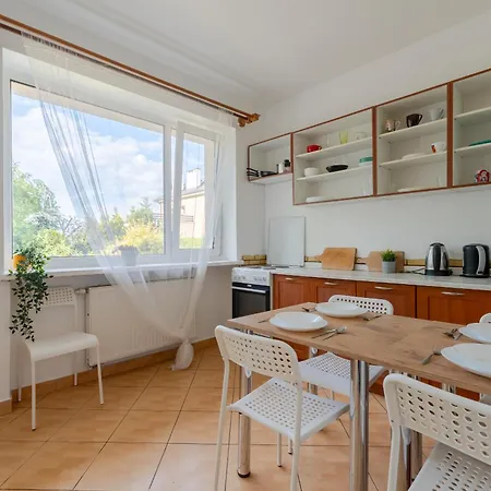 ホステル Hostello Airport - Przytulne Pokoje, Ogrod, Grill, W Pelni Wyposazona Kuchnia ヴロツワフ