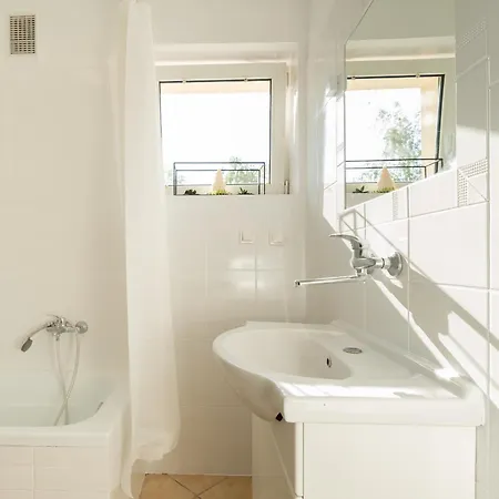 Hostello Airport - Przytulne Pokoje, Ogrod, Grill, W Pelni Wyposazona Kuchnia *