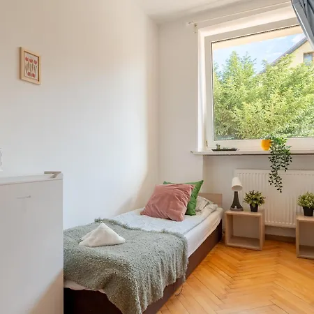 호스텔 Hostello Airport - Przytulne Pokoje, Ogrod, Grill, W Pelni Wyposazona Kuchnia *